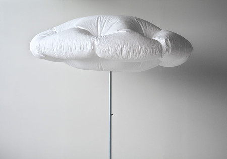 self-inflating-solar-parasol-04