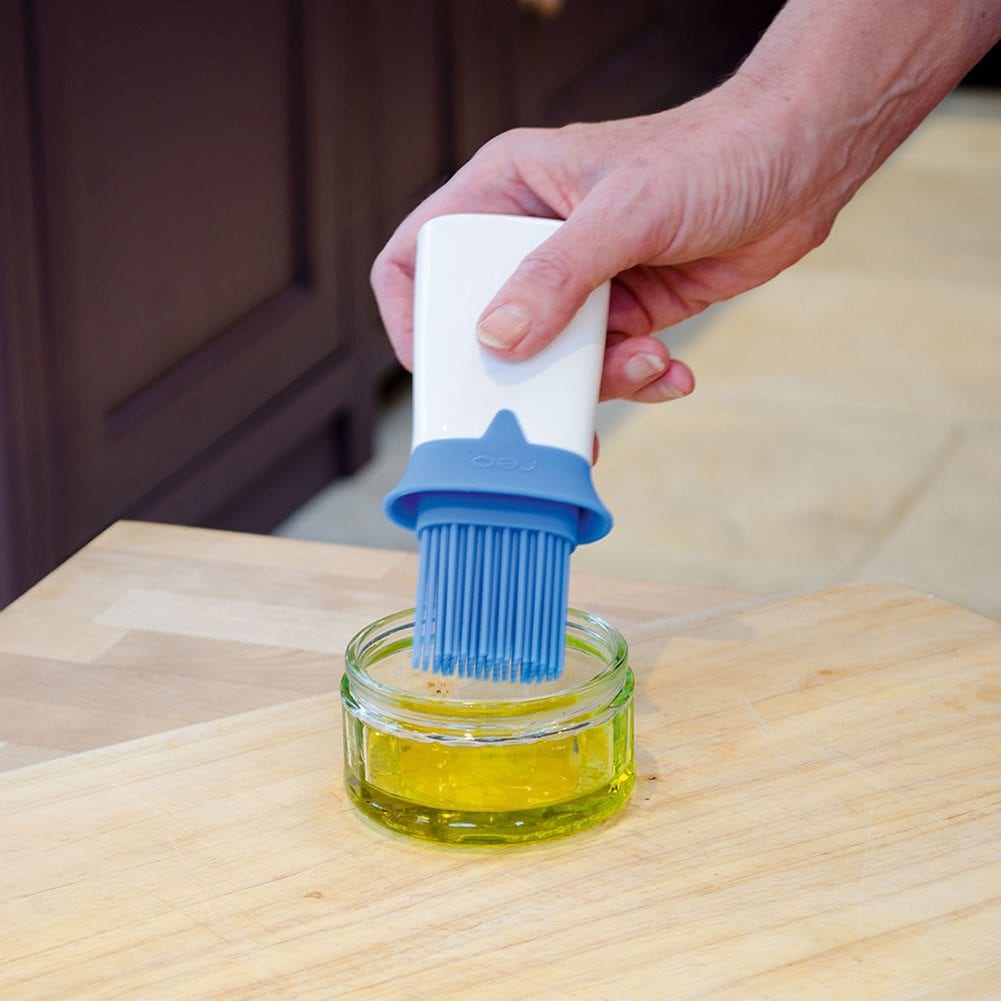 Standing Basting Brush IPPINKA